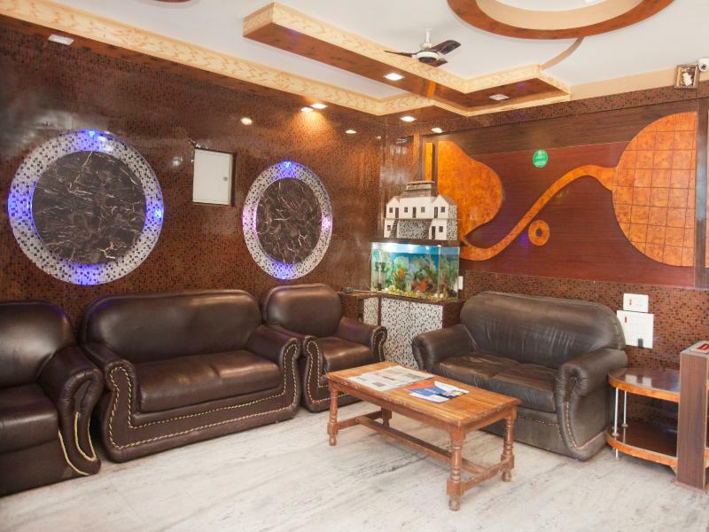 Oyo 343 Pop Life Hotel Banke Exterior photo