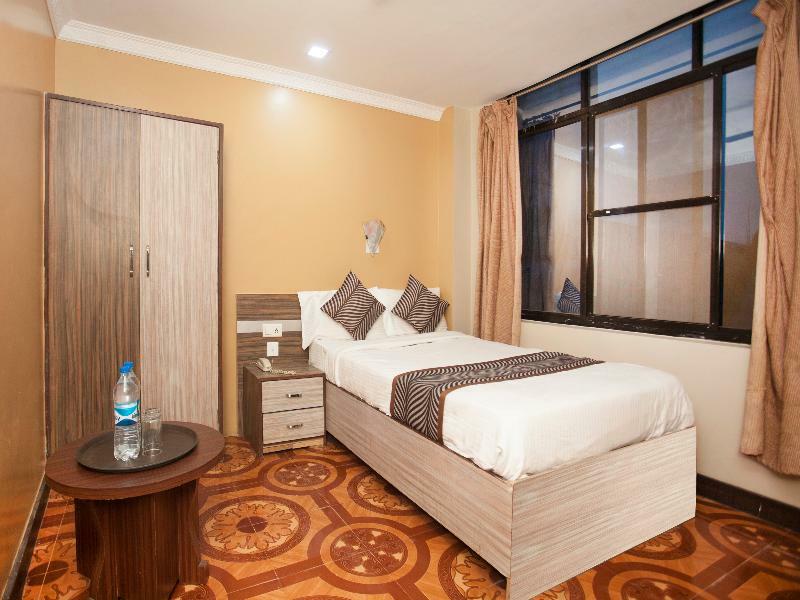 Oyo 343 Pop Life Hotel Banke Exterior photo